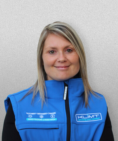 Tecnica Klimt sorridente in gilet blu